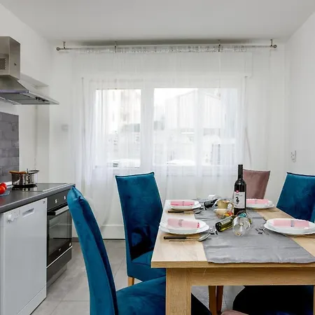 Apartment With Wifi - 19493 *